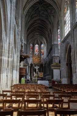 Paris, Fransa - 14 Temmuz 2023 - Saint-Merry Paris Gotik tarzı Kilisesi (Eglise Saint-Merri, XVI) Saint Martin Caddesi 'nde                               