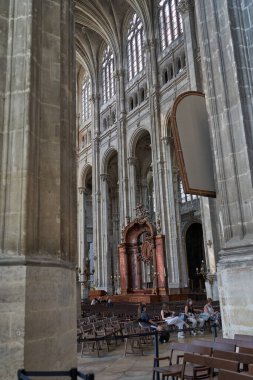 Paris, Fransa - 14 Temmuz 2023 - St. Eustache Kilisesi 1532 ve 1632 yılları arasında inşa edilmiştir..                               