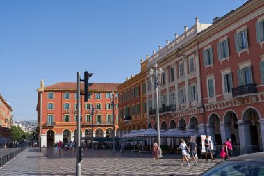 Nice, Fransa - 12 Ağustos 2023 Lafayette Galerisi Massena Meydanı                               