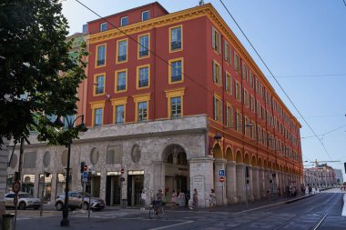Nice, Fransa - 12 Ağustos 2023 Lafayette Galerisi Massena Meydanı                               