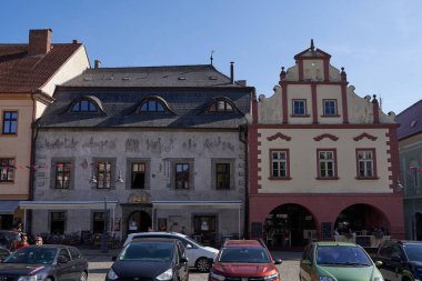 Tabor, Çek Cumhuriyeti - 9 Eylül 2023 - Zizka Meydanı 'nda güneşli bir yaz öğleden sonra                               