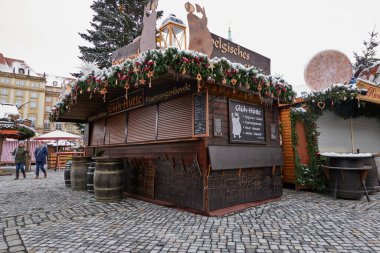 Dresden, Almanya - 29 Kasım 2023 - Dresden Almanya Noel Pazarı 29 Kasım 2023 - Striezelmarkt                                