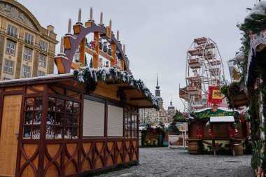 Dresden, Almanya - 29 Kasım 2023 - Dresden Almanya Noel Pazarı 29 Kasım 2023 - Striezelmarkt                                