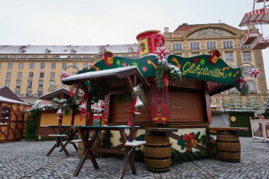 Dresden, Almanya - 29 Kasım 2023 - Dresden Almanya Noel Pazarı 29 Kasım 2023 - Striezelmarkt                                