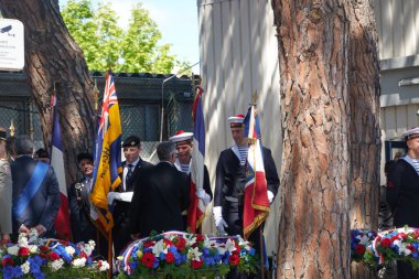 Antibes, Fransa - 8 Mayıs 2024 - Güneşli bir bahar gününde 2. Dünya Savaşı Zafer Günü                               
