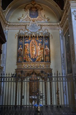 Bergamo, İtalya - 17 Haziran 2024 - Colleoni Caddesi SantAgate del Carmine Kilisesi                               