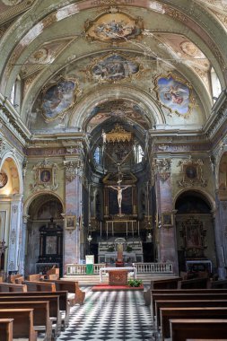 Bergamo, İtalya - 17 Haziran 2024 - Colleoni Caddesi SantAgate del Carmine Kilisesi                               