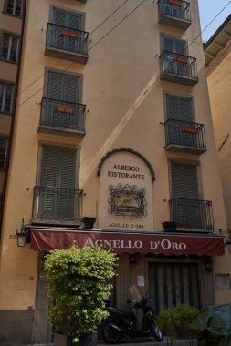 Bergamo, İtalya - 17 Haziran 2024 - Eski Upper Town sokaklarının manzarası                                