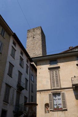 Bergamo, İtalya - 17 Haziran 2024 - Eski Upper Town sokaklarının manzarası                                
