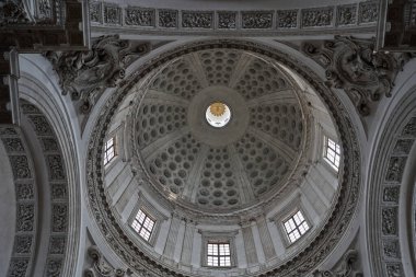 Brescia, İtalya - 17 Haziran 2024 - Santa Maria Assunta Katedrali (Duomo Nuovo)                               