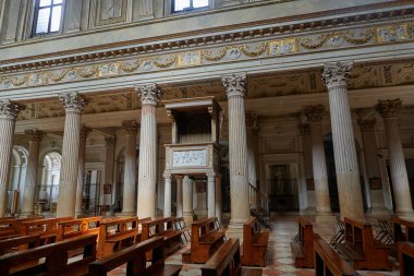 Mantua, İtalya - 19 Haziran 2024 - Mantua 'da Havari Aziz Peter Katedrali                               