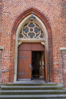  Bremen, Almanya - 1 Eylül 2024 - Güneşli bir yaz gününde St. John Kilisesi                              