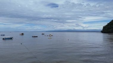 Jaco, Kosta Rika - 23 Kasım 2024 - bulutlu bir sonbahar gününde Pasifik kıyılarının hava manzarası