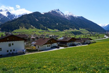 Neustift im Stubaital, Avusturya - 19 Nisan 2025 - Stubai Vadisi - Paskalya Zamanı Stubaital                               