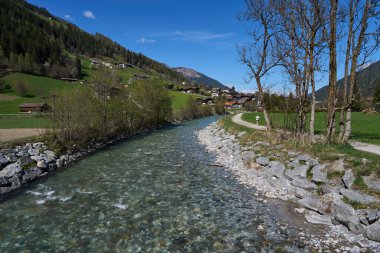 Neustift im Stubaital, Avusturya - 19 Nisan 2025 - Stubai Vadisi - Paskalya Zamanı Stubaital                               