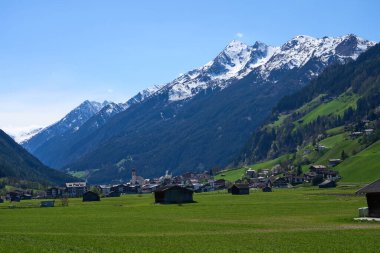 Neustift im Stubaital, Avusturya - 19 Nisan 2025 - Stubai Vadisi - Paskalya Zamanı Stubaital                               