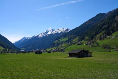 Neustift im Stubaital, Avusturya - 19 Nisan 2025 - Stubai Vadisi - Paskalya Zamanı Stubaital                               