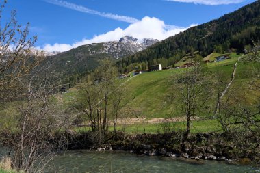 Neustift im Stubaital, Avusturya - 19 Nisan 2025 - Stubai Vadisi - Paskalya Zamanı Stubaital                               
