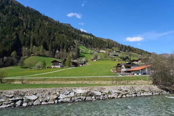   Neustift im Stubaital, Avusturya - 19 Nisan 2025 - Stubai Vadisi - Paskalya Zamanı Stubaital                             