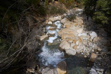 Neustift im Stubaital, Avusturya - 20 Nisan 2025 - Paskalya zamanında Stubai Vadisi 'nde Wilde WasserWeg                               