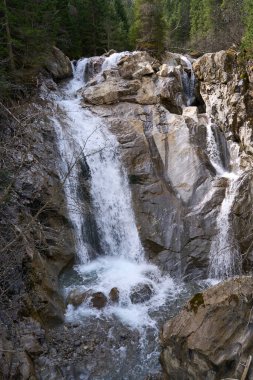 Neustift im Stubaital, Avusturya - 20 Nisan 2025 - Paskalya zamanında Stubai Vadisi 'nde Wilde WasserWeg                               