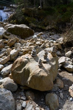 Neustift im Stubaital, Avusturya - 20 Nisan 2025 - Paskalya zamanında Stubai Vadisi 'nde Wilde WasserWeg                               