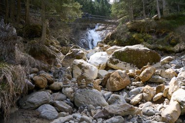 Neustift im Stubaital, Avusturya - 20 Nisan 2025 - Paskalya zamanında Stubai Vadisi 'nde Wilde WasserWeg                               