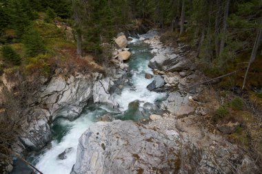   Neustift im Stubaital, Avusturya - 20 Nisan 2025 - Paskalya zamanında Stubai Vadisi 'nde Wilde WasserWeg                             