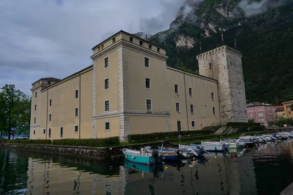 Riva del Garda, İtalya - 8 Mayıs 2025 - Riva del Garda Citadel - MAG - Alto Garda Müzesi güneşli baharda                               