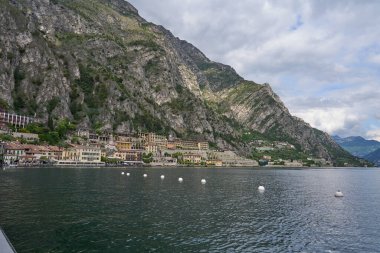 Limone Sul Garda, İtalya - 9 Mayıs 2025: Limone Sul Garda, ünlü limon ekimi kasabası                               