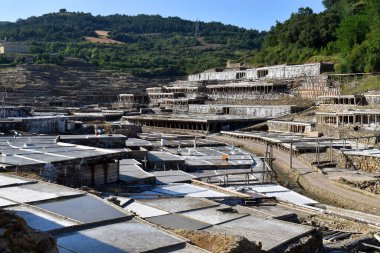 Ayala Aiara Vadisi 'ndeki Aes köyünün manzarası. Bask Ülkesi. İspanya