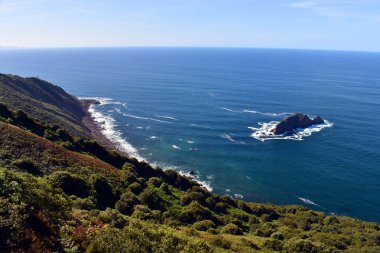 Bask kıyısındaki Cantabrian Denizi 'ndeki Villano Adası. Gorliz. Bask Ülkesi. İspanya