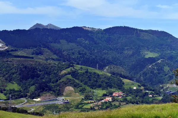 Bolintxu Viaduct ve Seberetxe Mahallesi. Bilbao. Bask Ülkesi. İspanya