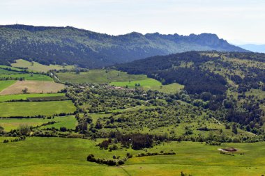 Lalastra Köyü ve Valderejo Doğal Parkı. Bask Ülkesi. İspanya