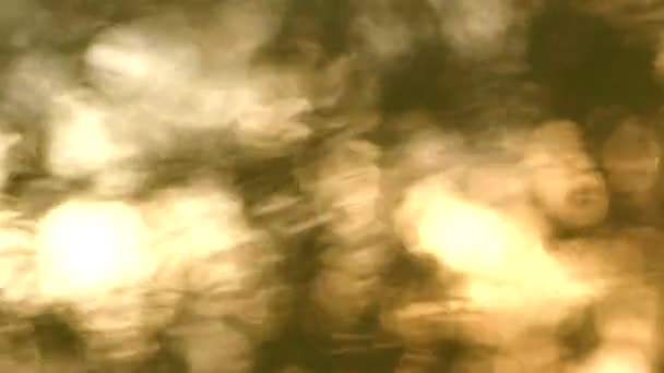 川の中の太陽の光の反射 チェンマイタイ — ストック動画
