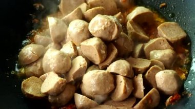 Tavada acı biberli köfte, Chiangmai Tayland 'da.