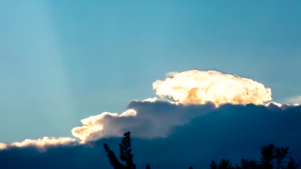 雲の時間経過は 夕方には 田舎のチェンマイ県タイに移動している — ストック動画