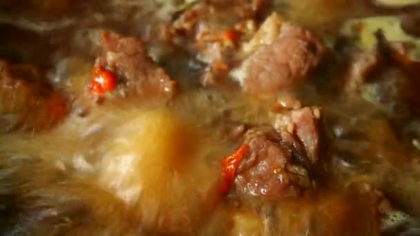 Βράζει Σούπα Χοιρινό Στην Κατσαρόλα Στην Πόρτα Chiangmai Ταϊλάνδη — Αρχείο Βίντεο