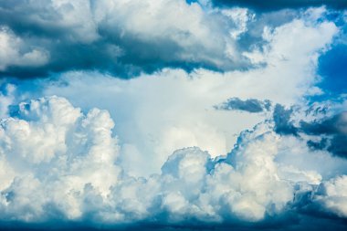 Gökyüzünde güzel bulutlar, Tayland 'ın Chiangmai bölgesi..