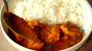 Pilavlı tavuk tikka masala, Chiangmai Tayland 'da..