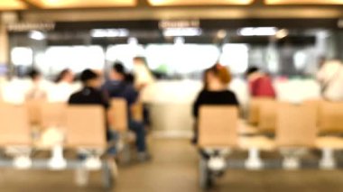 Ofis binasındaki insanların faaliyetleri bulanıklaştı