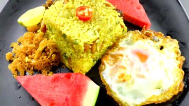 Tabakta ananas pilavı, kapalı alanda Chiangmai Tayland.