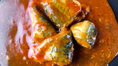 Tabakta konserve balık, kapalı alanda Chiangmai Tayland.