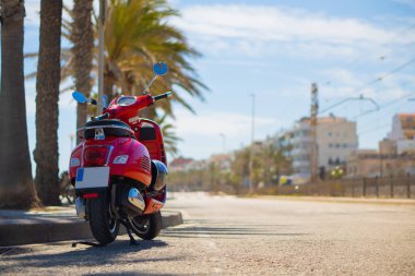 Sokakta Scooter Bisikleti