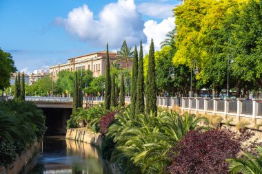 Büyüleyici Şehir: Tarihi Büyüyü Kucaklamak