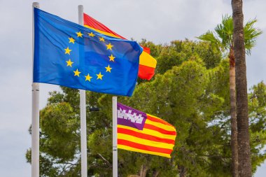 Çeşitlilikte Birlik: İspanya ve Avrupa Birliği Bayrakları