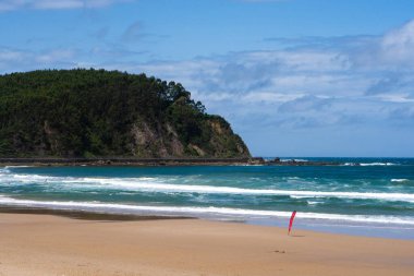 Dalgalı Sunny Beach: Sörf ve Rahatlama İçin Mükemmel Yer