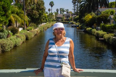 Los Angeles 'ta Venedik' te Gezen Kıdemli Kadın