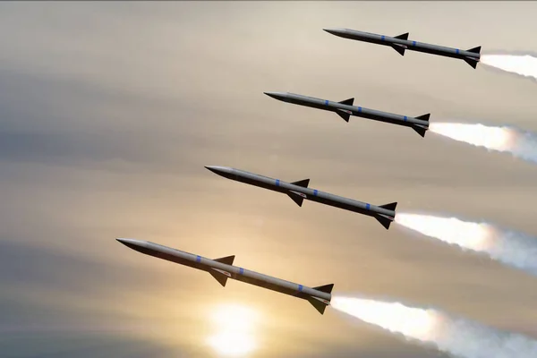 Les Missiles Militaires Volent Sur Fond Ciel Couchant Laissant Derrière — Photo