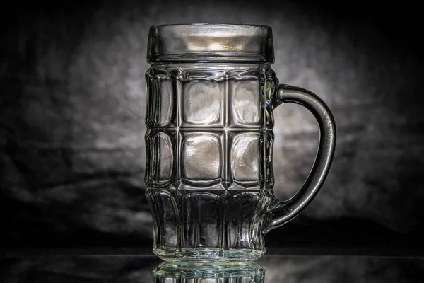 Empty Beer Mug Dark Background Back Lighting — Stock Photo, Image